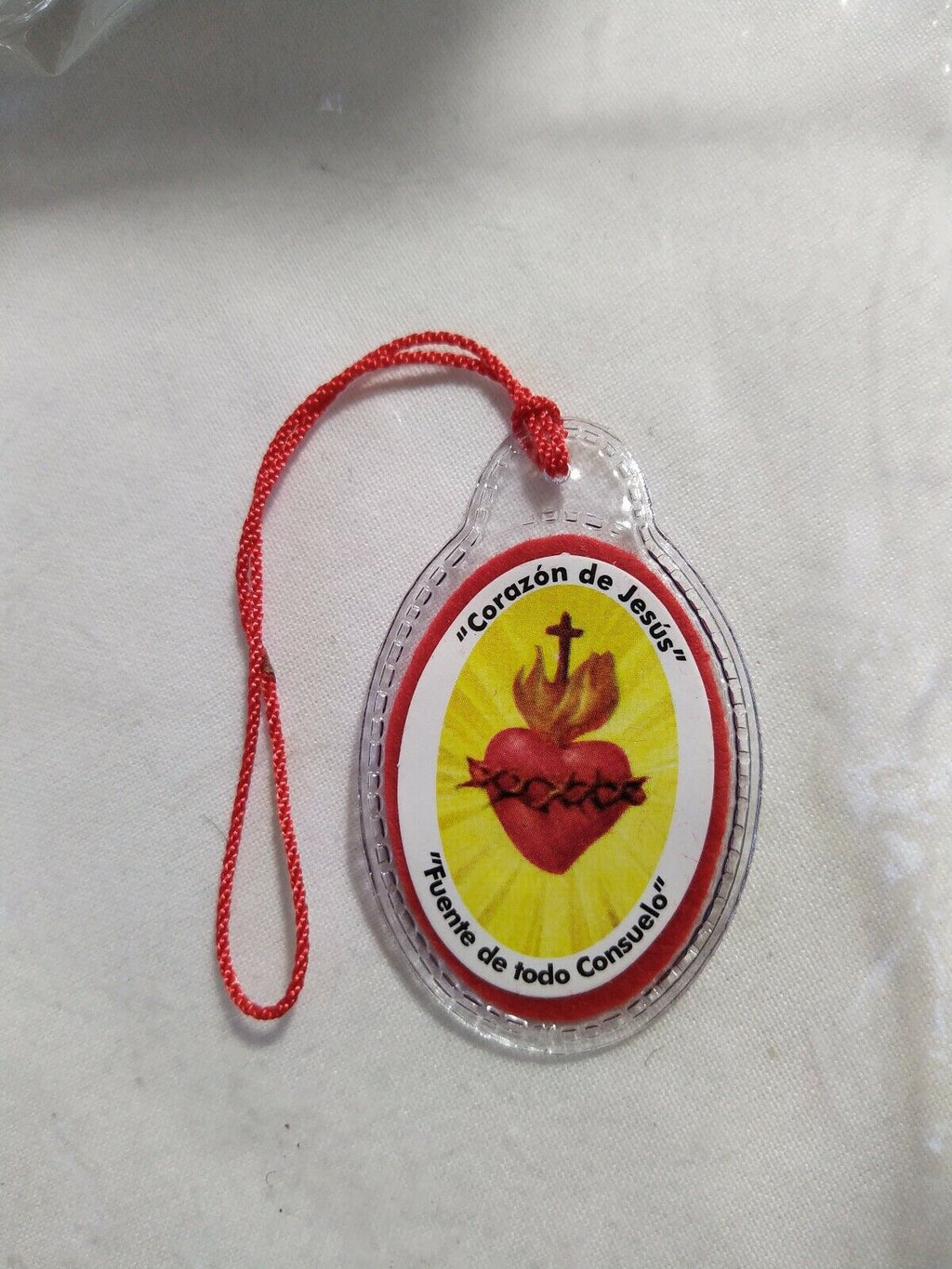 SACRED HEART OF JESUS  DETENTE corazón de Jesús laminated cloth Healing Red cord